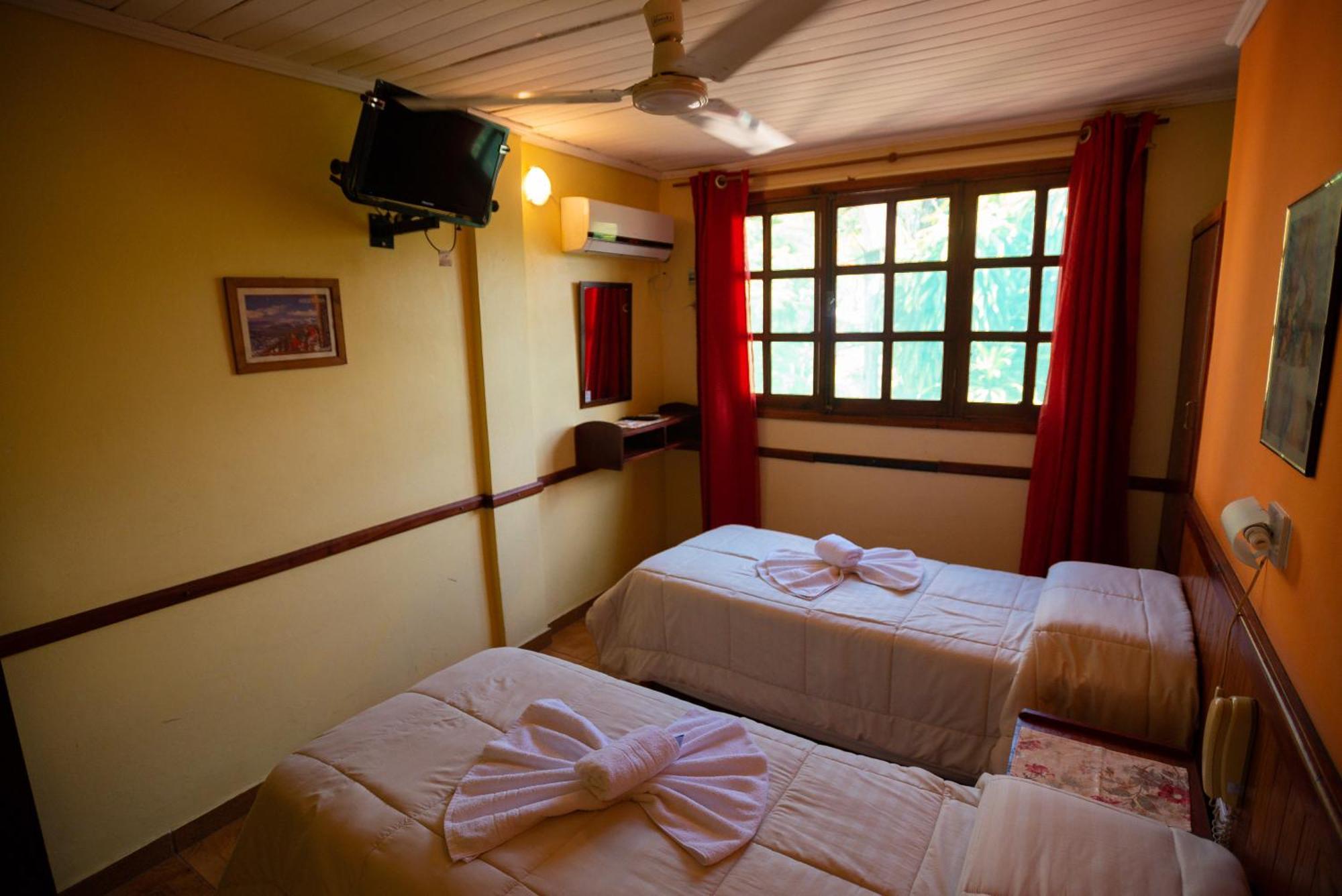 Hosteria Los Helechos Puerto Iguazu Ngoại thất bức ảnh